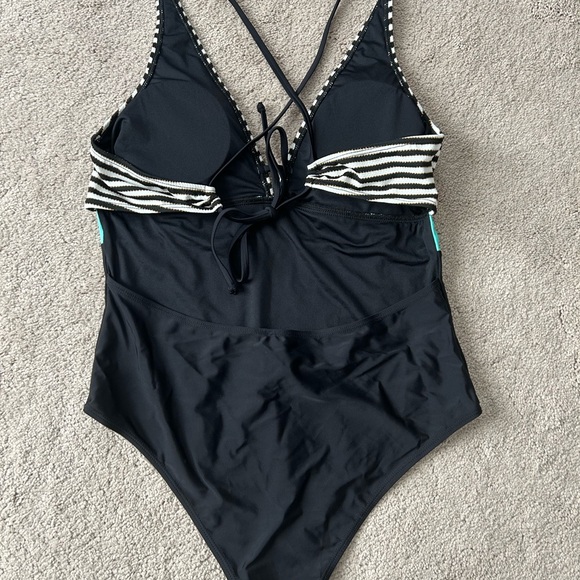 Cupshe Sz L Striped Colorblock Cutout One Piece Swimsuit - Picture 5 of 6